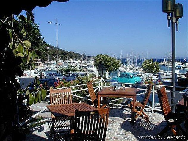 Hotel Le Richiardi Carqueiranne Restaurace fotografie